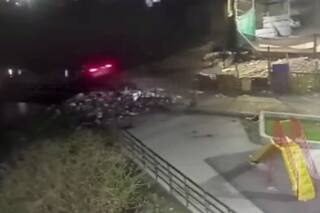 Así se cayó un auto al Riachuelo: el conductor se escapó y fue asistida una joven