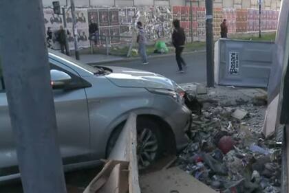 Un auto chocó contra un puesto policial en Ciudadela