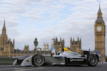 Un auto de Fórmula E en Londres durante una prueba