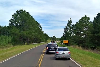 Un auto demora dos horas y media en hacer un tramo de 10 kilómetros en dirección al puente Libertador General San Martín