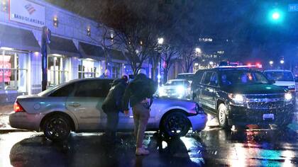 Un auto impactó contra la caravana del presidente Joe Biden, el domingo 17 de diciembre de 2023 en Wilmington, Delaware