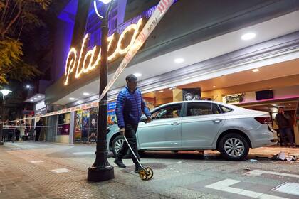 Un auto se incrustó en un teatro de Mendoza al final de una obra de Soledad Silveyra: hay heridos graves