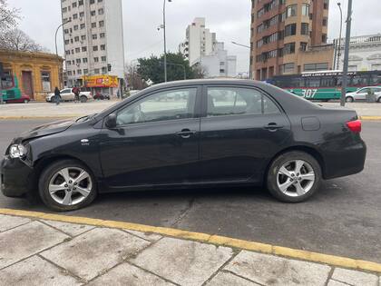 Un automovilista atropelló a dos barrenderas que trabajaban en la Plaza Moreno, en pleno centro de La Plata