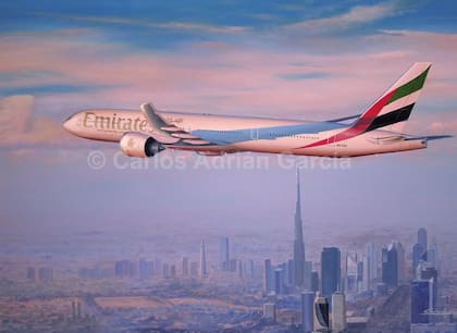 Un avión Boeing 777 de la aerolínea Emirates sobrevuela Dubai en un óleo pintado por García