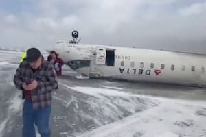 Un avión comercial se estrelló al intentar aterrizar en un aeropuerto de Canadá: al menos ocho heridos