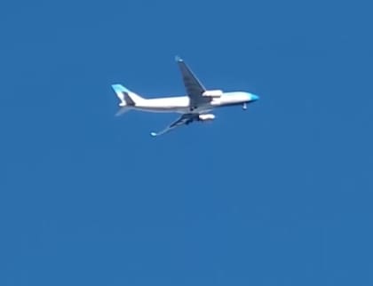 Un avión de Aerolíneas Argentinas tuvo que quemar combustible para poder aterrizar y voló a una baja altura sobre La Plata.