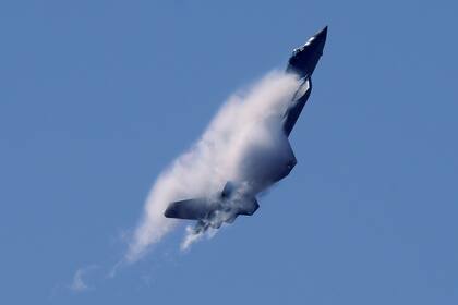 Un avión de combate invisible J-20, de la Fuerza Aérea del Ejército Popular de Liberación de China