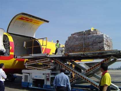 Un avión de DHL utilizado para trasladar vacunas en la pandemia de Covid-19