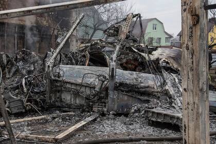 Un avión estrellado en las calles de la capital ucraniana