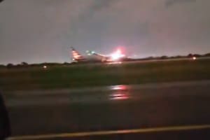 Un avión que iba a Miami fue impactado por un rayo y tuvo que aterrizar de emergencia en Ezeiza