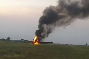 Corrientes: un avión hidrante que combatía los incendios se prendió fuego