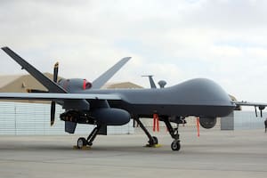 Un dron militar controlado por IA “asesinó” a su operador en una prueba simulada