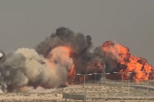 Se estrelló un avión durante una exhibición en Dubai: murió el piloto