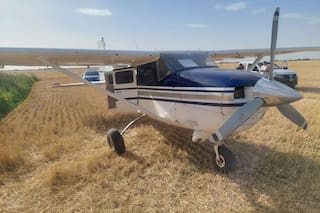 Hallan otro narcoavión abandonado en un campo de Santa Fe