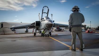 Un avión turco se dispone a despegar con bombas destinadas a Siria