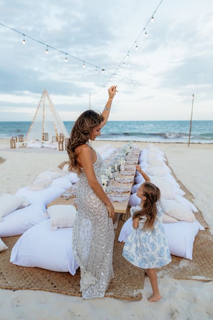 Un baile cómplice junto a su hija Anita García Moritán, de 4 años