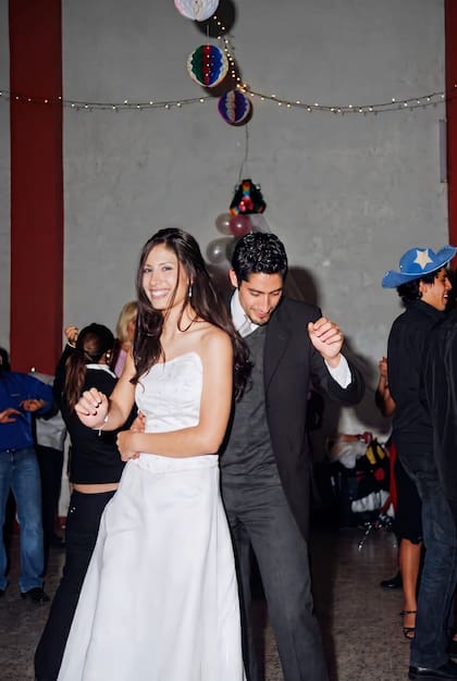 Un baile cortito con la quinceañera cuando lucas era solo el encargado de la parte audiovisual de la fiesta