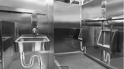 Un baño autolimpiante hecho por Garv