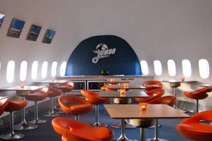 Un bar en el Jumbo Stay