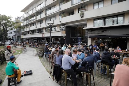 Un bar en la zona del Doho, en el barrio de Villa Urquiza, ante del cierre de actividades