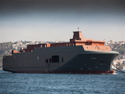Un barco espía noruego para controlar los movimientos de los rusos, en su paso por el Bósforo (Archivo)