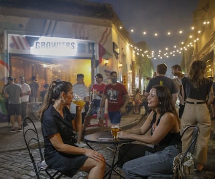 Un barrio que es opción de salida para los jóvenes por su amplia propuesta de bares y restaurantes