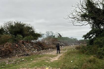 Un basural lindero al campo de Jorge Bertone, expareja de María Victoria Caillava, detenida por la desaparición de Loan Peña