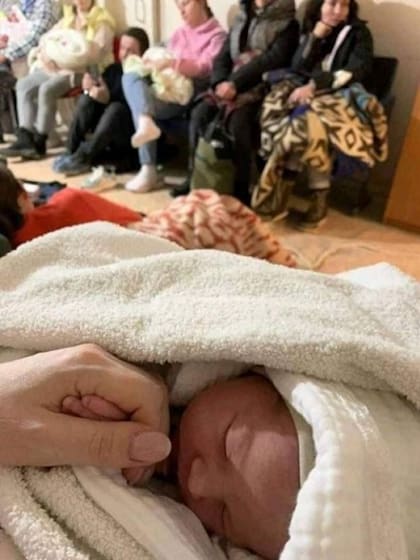 Un bebé nació en el metro de Kiev.