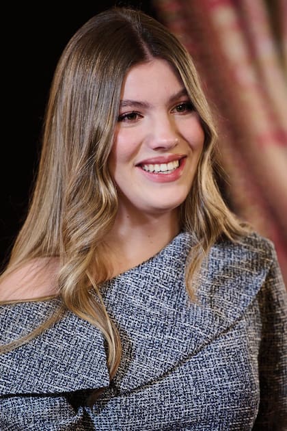 Un bello retrato de la infanta Sofía (18), quien estudia Ciencias Políticas y Relaciones Internacionales en la sede de Forward College en Lisboa. La hija menor de los Reyes lució un conjunto de top asimétrico y pantalón amplio de la marca Vogana