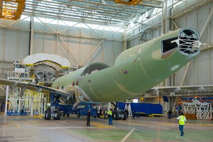 El BelugaXL se construye modificando la estructura de otro avión de Airbus