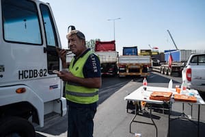 La fuerte advertencia de Boric a los camioneros por un paro que genera problemas de abastecimiento