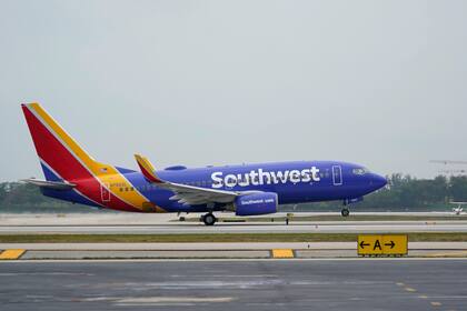 Un Boeing 737 de Southwest Airlines de pasajeros despega del aeropuerto Fort Lauderdale-Hollywood en Fort Lauderdale, Florida