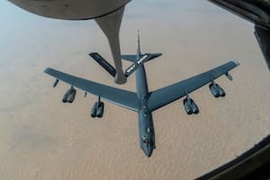 La maniobra de escape de un avión comercial ante un bombardero B‑52