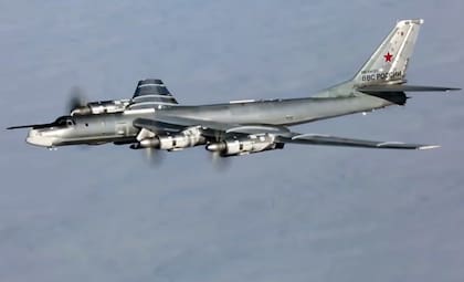 Un bombardero ruso Tupolev TU-95 de 1952