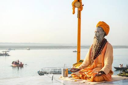 Un brahmán pintado con cenizas.