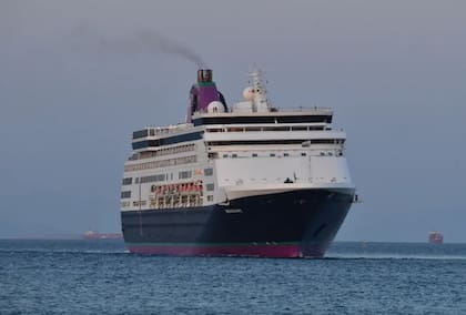 Un brote de norovirus en el navío Ambition obligó a 1700 personas a permanecer confinadas a bordo, cerca de la costa de Burdeos
