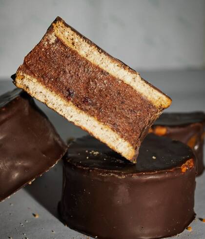 Un buen alfajor puede ser un acompañamiento perfecto para las 5 de la tarde.