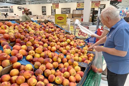 Un buen durazno tiene una piel intacta, sin marcas, con aroma intenso y una pulpa firme pero jugosa