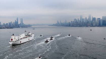 Un buque-hospital llega a Nueva York