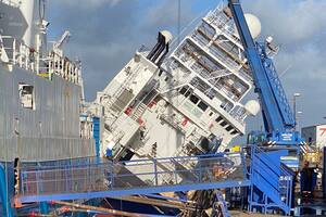 “Grave incidente” en el puerto de Edimburgo: volcó un buque de 3000 toneladas