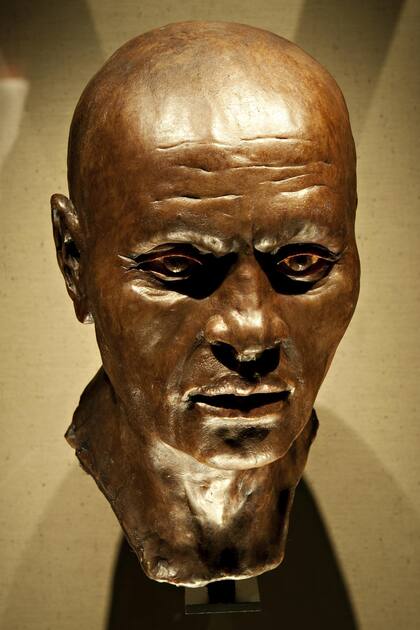 Un busto de Nesiamón en el Museo de Leeds