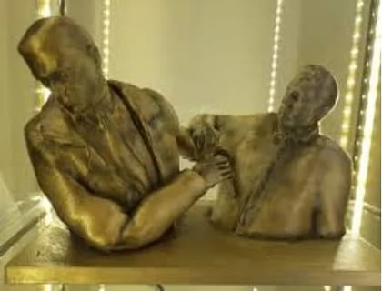 Un busto de Samid y Viale de 25x20 se puede conseguir online por 1.600 pesos