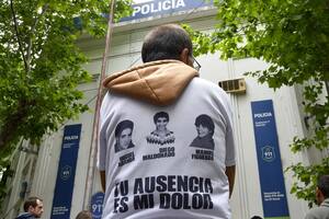 Un buzo con imágenes y una leyenda que recordar a las cuatro víctimas de la Masacre de Quilmes, ocurrida en 2004 en la comisaría 1a. de ese distrito