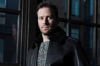 Armie Hammer, de estrella de Hollywood y acusaciones de abuso a vender propiedades