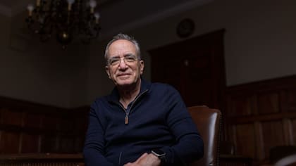 "Un cambio muy fuerte, inmediato, genera un problema de potencial descontento y de inestabilidad política que cuestiona la posibilidad de continuidad del cambio", advierte Hugo Hopenayn