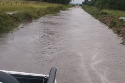 Un camino rural intransitable en Bolívar