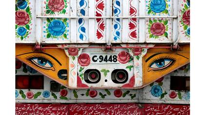 Un camión decorado en Taxila