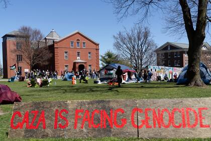 Un campamento de manifestantes pro palestinos en el campus de la Universidad de Tufts en Medford, Massachusetts, el viernes 26 de abril de 2024.