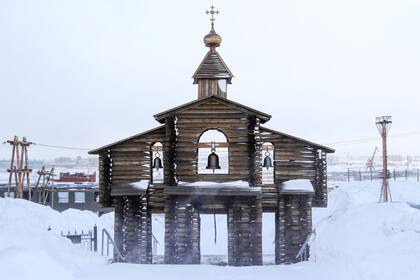 Un campanario en el monumento conmemorativo del Gólgota de Norilsk, que conmemora a los prisioneros de Norillag
