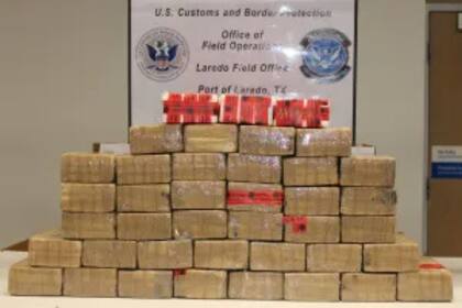 Un can detector y un sistema de inspección no intrusiva revelaron 40 paquetes de droga ocultos entre las baterías